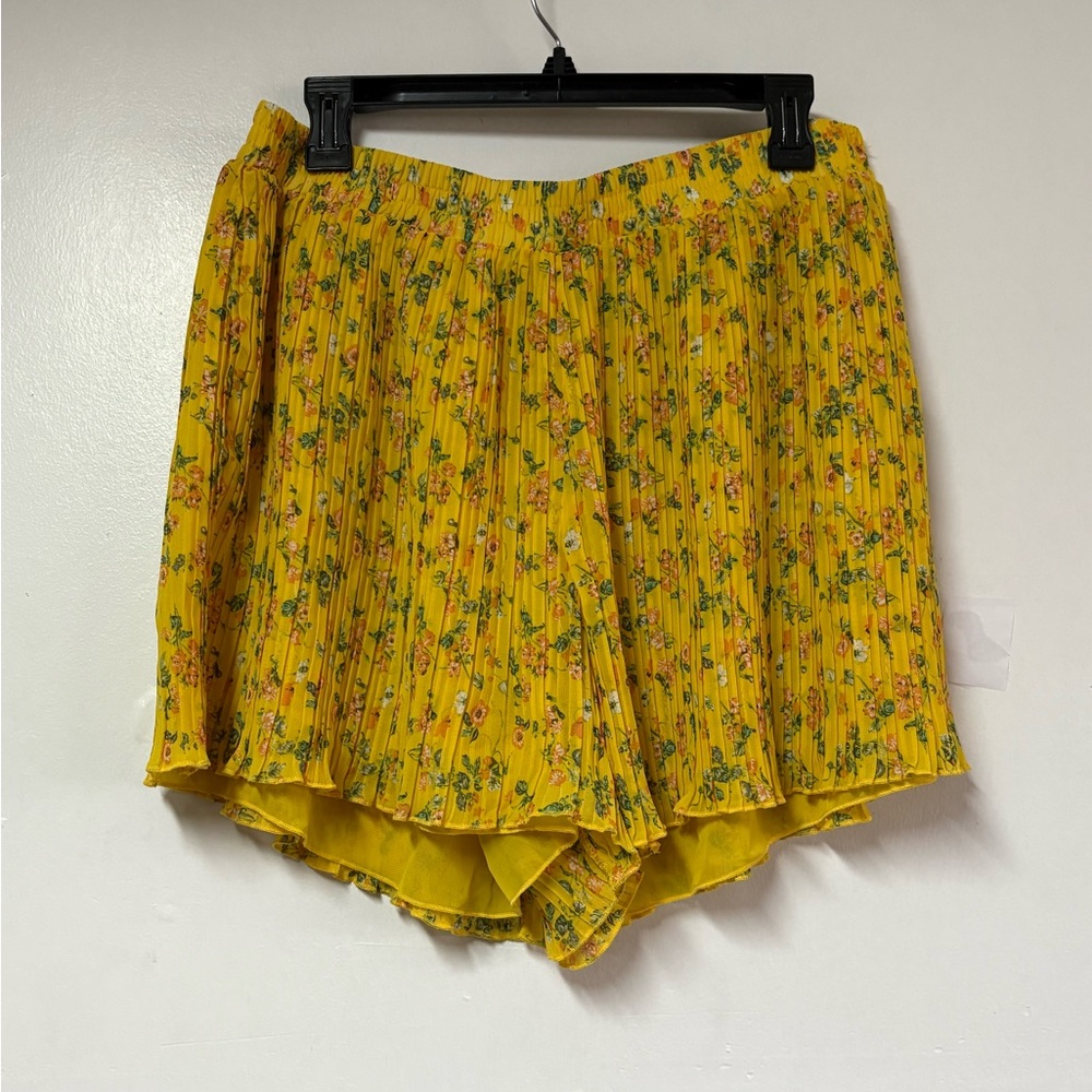 Chelsea & Violet Yellow Floral Women's Skorts
